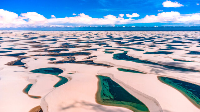 Len&ccedil;&oacute;is Maranhenses Lagoas Dunas Praia Paisagem Barreirinhas Atins Planeta Vilarejo Star Wars Vingadores Prote&ccedil;&atilde;o Ambiental Cen&aacute;rio Tropical Paradis&iacute;aco Para&iacute;so Natureza A&eacute;reo Drone Turismo Tur&iacute;stico