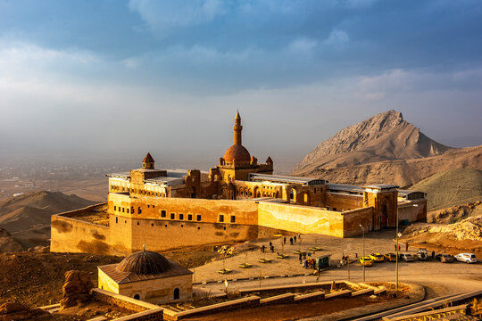 Ishak Pasha Palace (Turkish: Ishak Pasa Sarayi) is located in the Dogubayazit district of Agri province of eastern Turkey. Dogubayazit, Agri, Turkey.