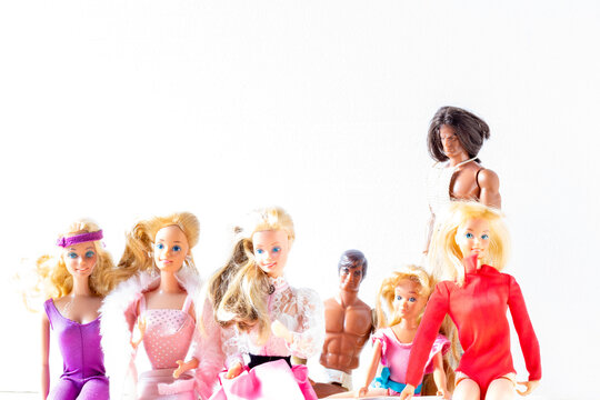 Mattel Spielzeug siebziger Jahre: Verschiedene Puppen von Barbie, Ken, Big Jim.