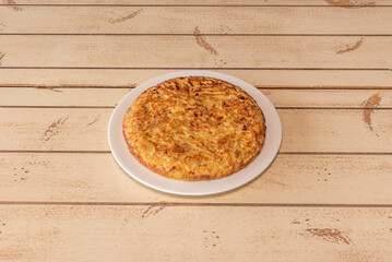 The Spanish potato omelette It is one of the most well-known and emblematic dishes of Spanish cuisine, being a very popular product that can be found in almost any bar or restaurant in the country