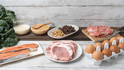 テーブルいっぱいの食材