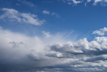Fototapeta na wymiar Wolken mit blauen Himmel, Blue sky with clouds 