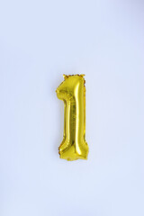 balão  inflavel dourado em formato de numero um 