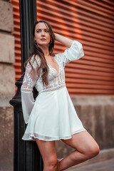 Naklejka premium beautiful woman in the city
