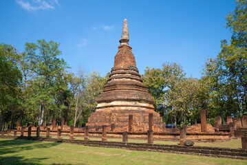 Fototapeta na wymiar Ancient stupa on the ruins of the ancient Buddhist temple Wat Phra That on a sunny day. Kampaeng Phet, Thailand