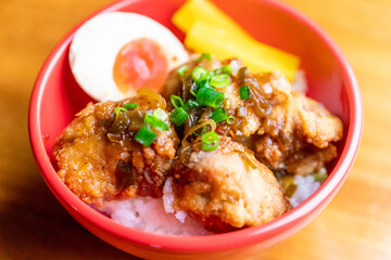 鶏の唐揚げ丼