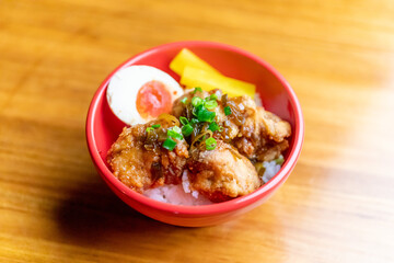 鶏の唐揚げ丼
