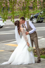Naklejka premium The bride and groom in a wedding dress in nature.