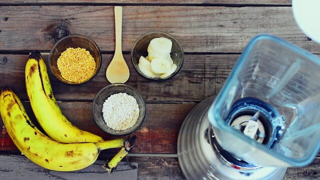 preparation of an energy smoothie with banana