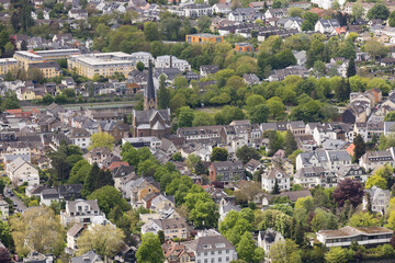 Luftaufnahme von einem Wohngebiet mit vielen H&auml;usern