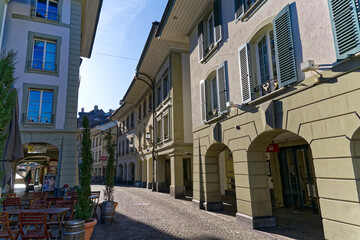 Facades of historic houses at alley at the old town of Swiss City of Thun on a sunny winter day. Photo taken February 21st, 2023, Thun, Switzerland.