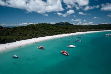 Zelfklevend behang Whitehaven Beach, Whitsundays Eiland, Australië Aerial view of Whitehaven Beach with boats