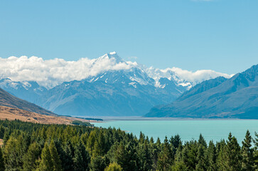 Fototapeta na wymiar Lake Pukaki and Mount Cook during summer on South Island, New Zealand
