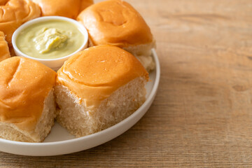 Bread with Thai Pandan Custard