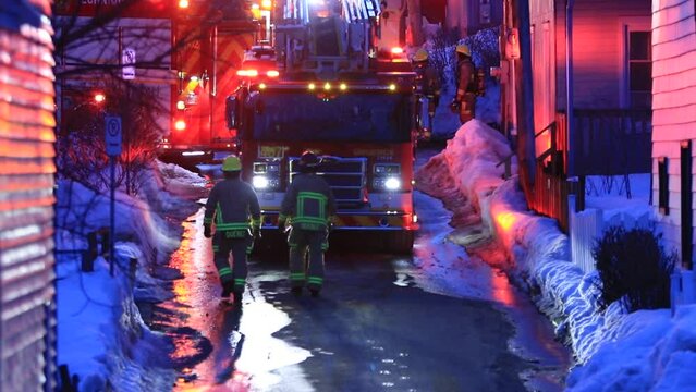 Intervention des pompier de la ville de Qu&eacute;bec en hiver