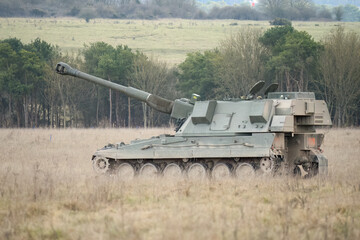 Fototapeta premium British army military AS90 (AS-90 Braveheart Gun Equipment 155mm L131) armoured self-propelled howitzer on a military exercise, Wilts UK