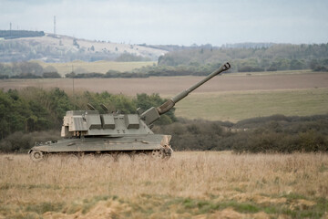Fototapeta premium British army military AS90 (AS-90 Braveheart Gun Equipment 155mm L131) armoured self-propelled howitzer on a military exercise, Wilts UK