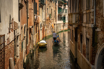 Fototapeta na wymiar narrow canal with gondola