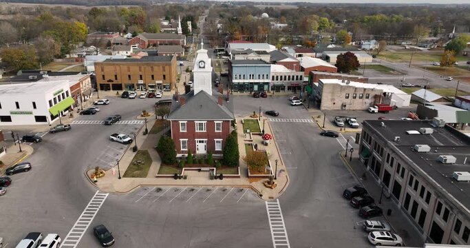 Elkton Kentucky Town Square Road Urban City Center Vehicle Traffic 4K UHD