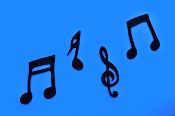 acordes musicais em fundo azul