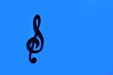 acordes musicais em fundo azul
