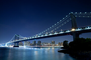 Fototapeta na wymiar The Manhattan Bridge is a suspension bridge that crosses the East River in New York City, connecting Lower Manhattan with Brooklyn. 