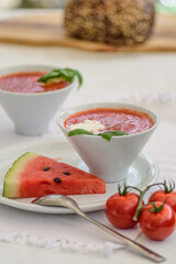 Gaspacho de tomate et pastèque
