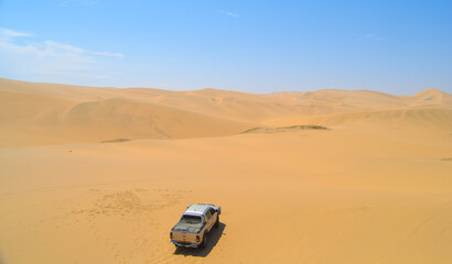 car in the desert © Damir