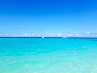 Fototapeta na wymiar background of the turquoise ocean and blue sky.relaxing holiday.Zanzibar, Tanzania