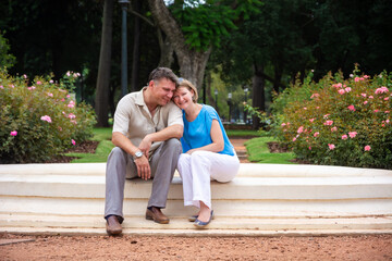 Fototapeta premium happy couple in the park