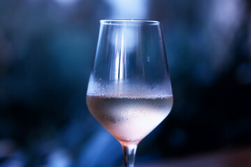 a glass of white wine in a restaurant, alcohol luxury background