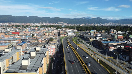 Obraz premium roads with traffic, vehicles with buildings