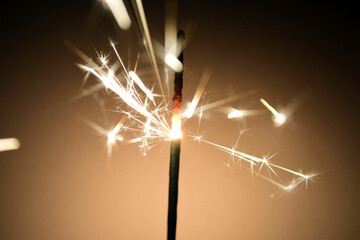 Wunderkerze Funken - Party Silvester Geburtstag Hochzeit Feuerwerk	