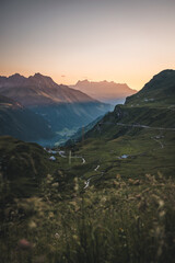 Abendzauber am Klausenpass: Sonnenuntergang in der Schweizer Berglandschaft