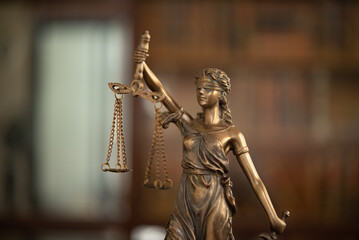 Obraz premium Justice law legal concept. statue of justice or lady justice with bokeh background.