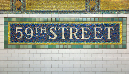 new york city subway sign - 580267933