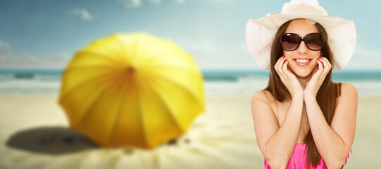girl in a hat and sunglasses on the beach amazed