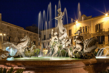 Siracusa. Fontana di Diana a Piazza Archimede di notte