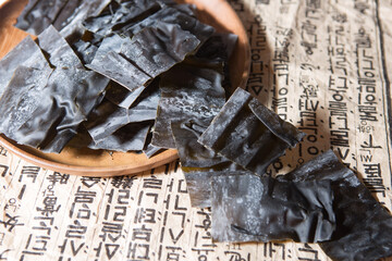 Dried seaweed that tastes good and is good for health