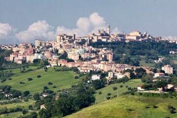 Fototapeta premium Macerata. Veduta della Città nel contesto rurale