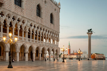 Venezia. Palazzo Ducale in Piazzetta San Marco al crepuscolo verso San Giorgio Maggiore