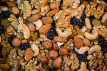mixed nuts and raisins