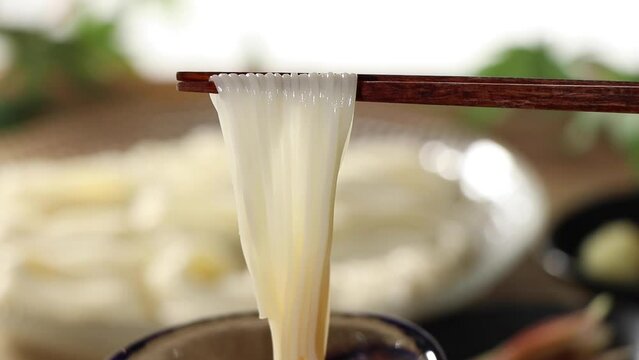 そうめんの箸上げ