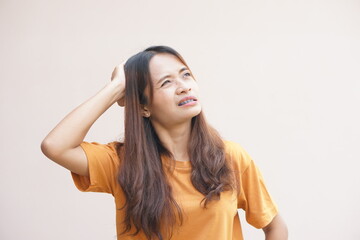 Fototapeta premium Asian women suffer from headaches from thinking about work.