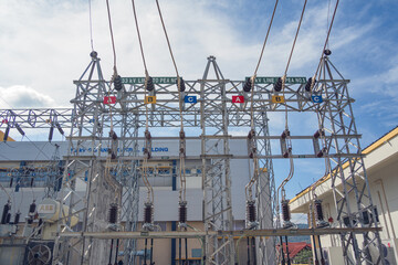 High voltage electric power plant current distribution substation