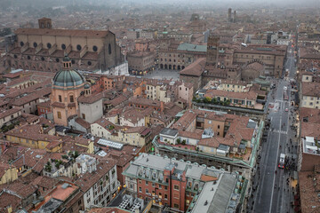 Naklejka premium Bologna, Italy - 16 Nov, 2022: Cityscape views over the towers and rooftops of Bologna