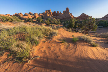 hiking the broken arch trail in arches national park, utah, usa