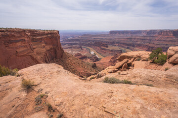 hiking the dead horse trail in dead horse point state park in utah, usa