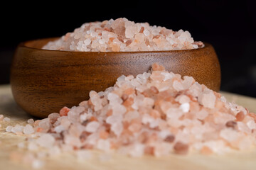 A large number of pink salt crystals of different sizes