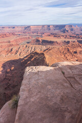 hiking the dead horse trail in dead horse point state park in utah, usa